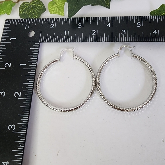 Silver Diamond Cut Design Hoop Earrings NEW - Picture 8 of 8
